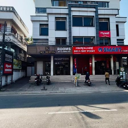 K V Suites Kochi Luaran gambar