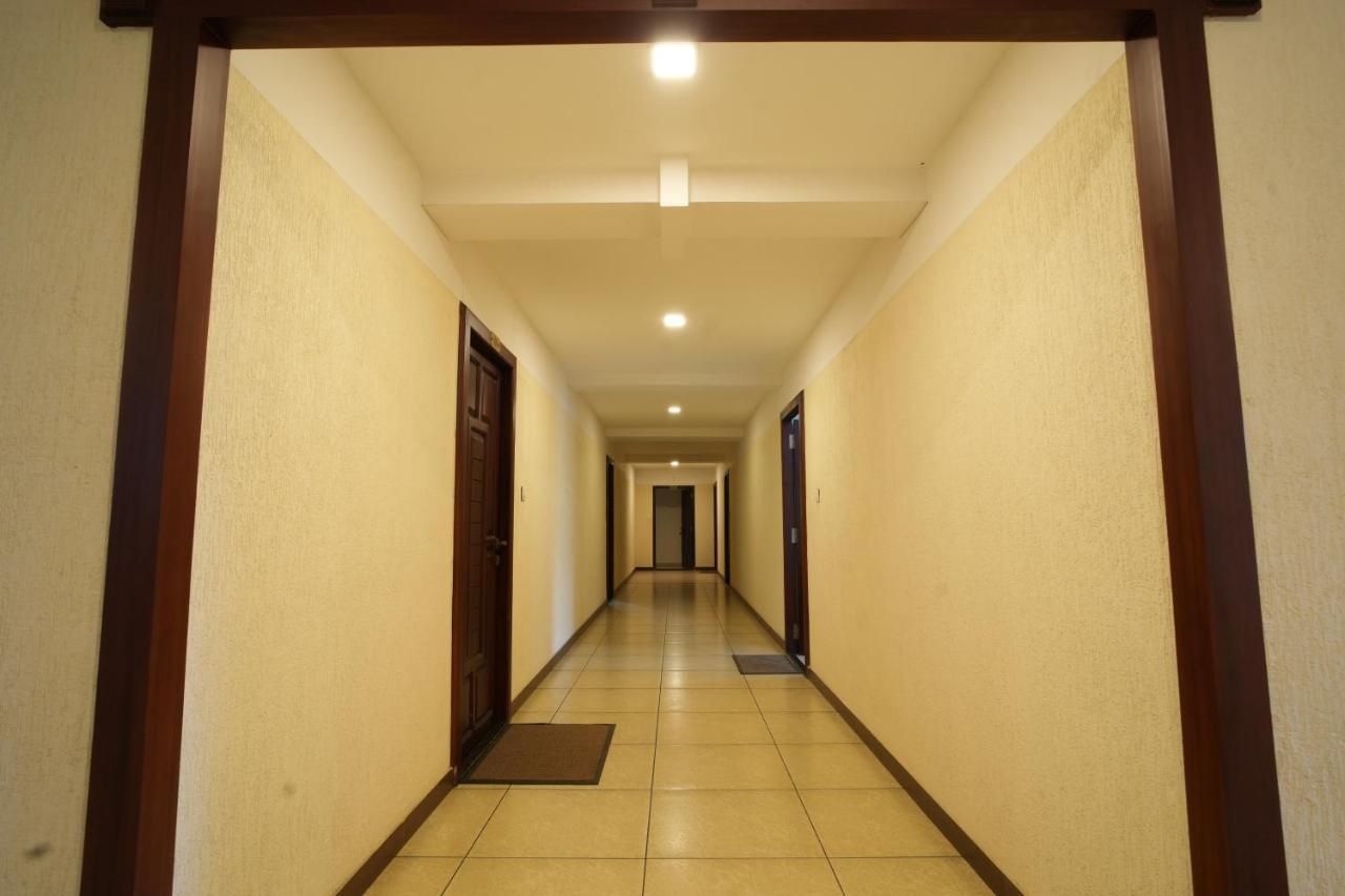 K V Suites Kochi Luaran gambar