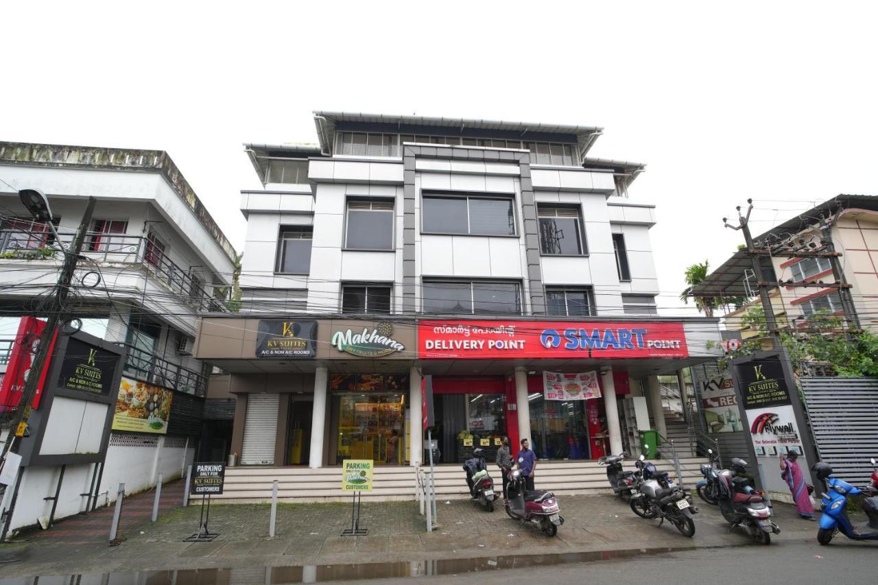 K V Suites Kochi Luaran gambar