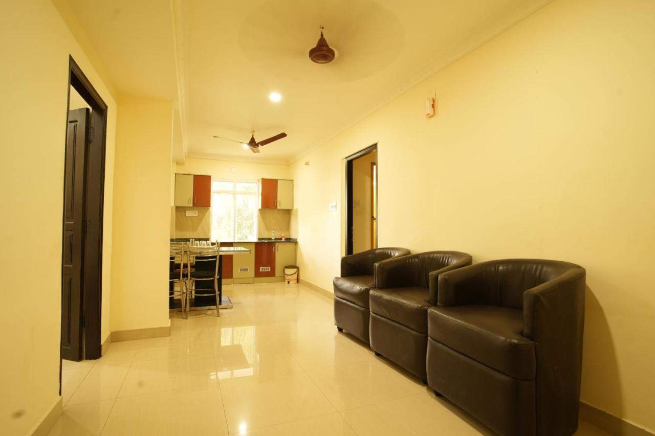 K V Suites Kochi Luaran gambar