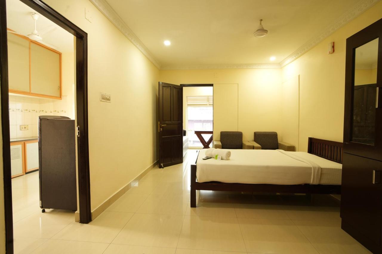 K V Suites Kochi Luaran gambar