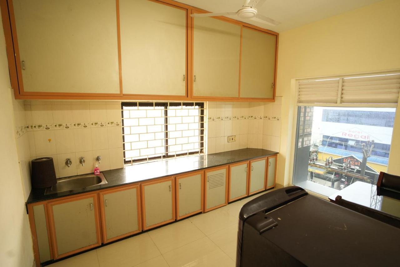 K V Suites Kochi Luaran gambar