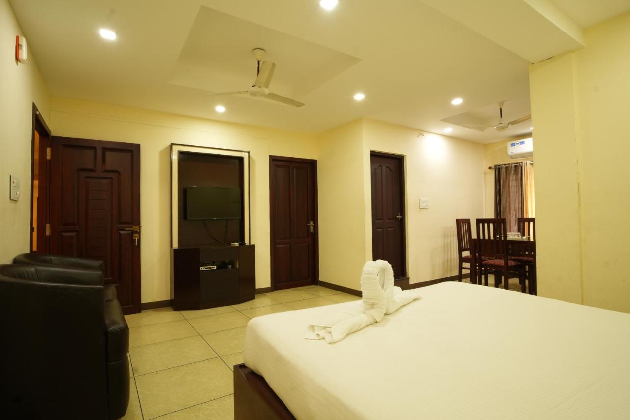 K V Suites Kochi Luaran gambar