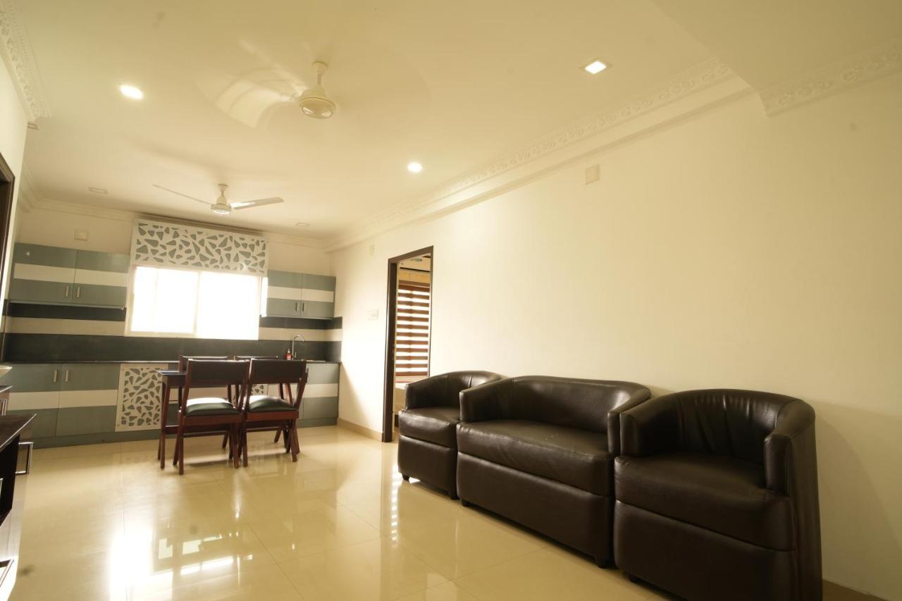 K V Suites Kochi Luaran gambar