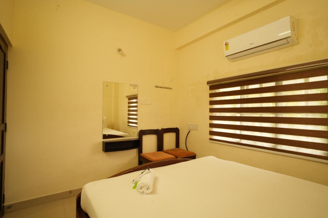 K V Suites Kochi Luaran gambar
