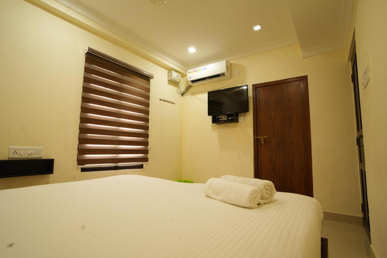 K V Suites Kochi Luaran gambar