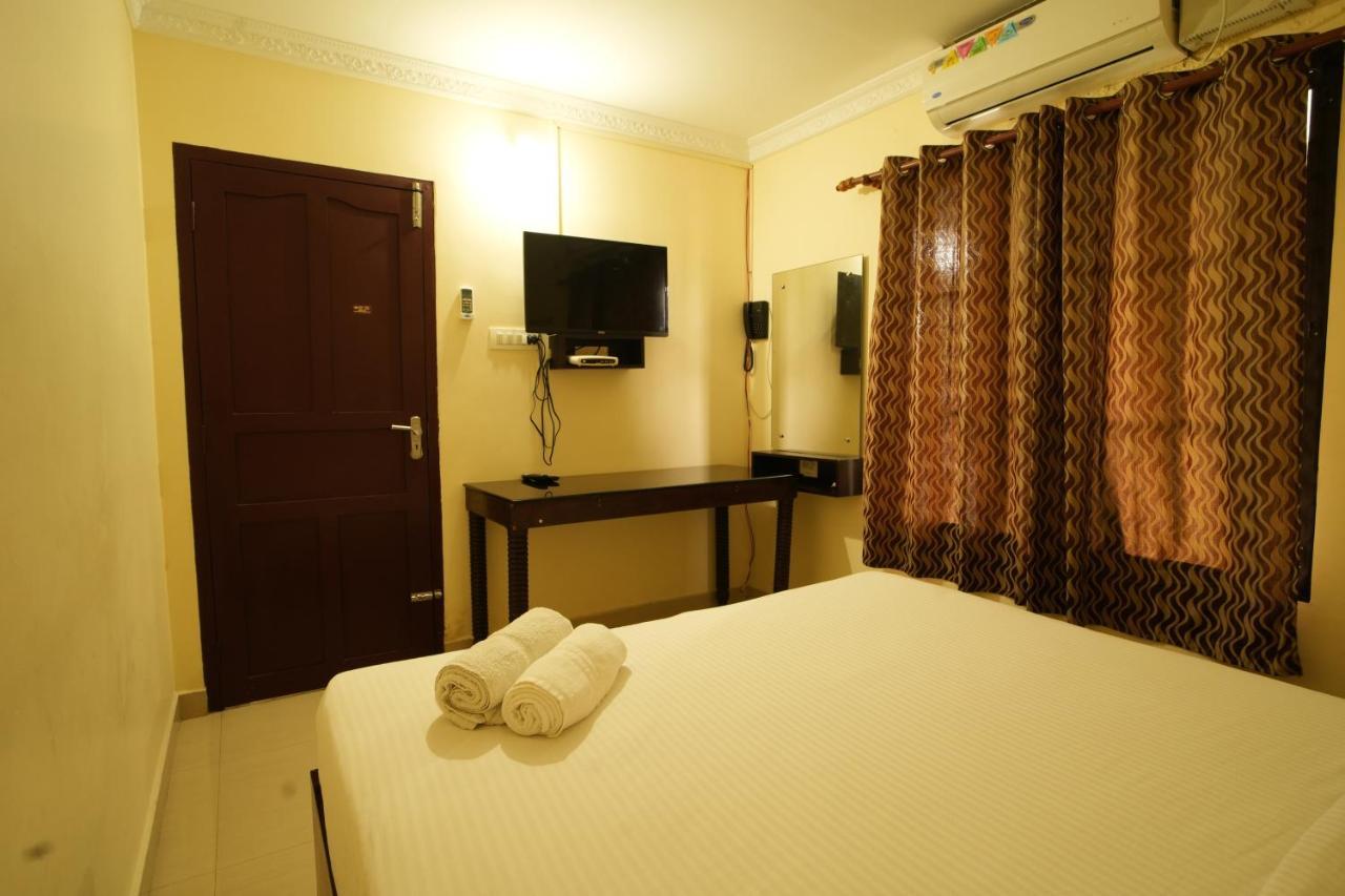 K V Suites Kochi Luaran gambar