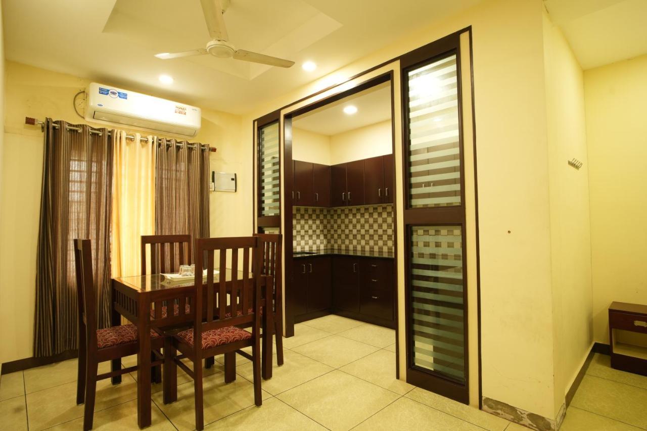 K V Suites Kochi Luaran gambar