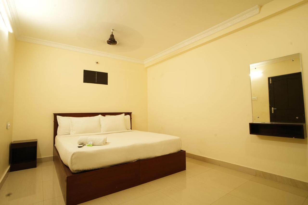 K V Suites Kochi Luaran gambar