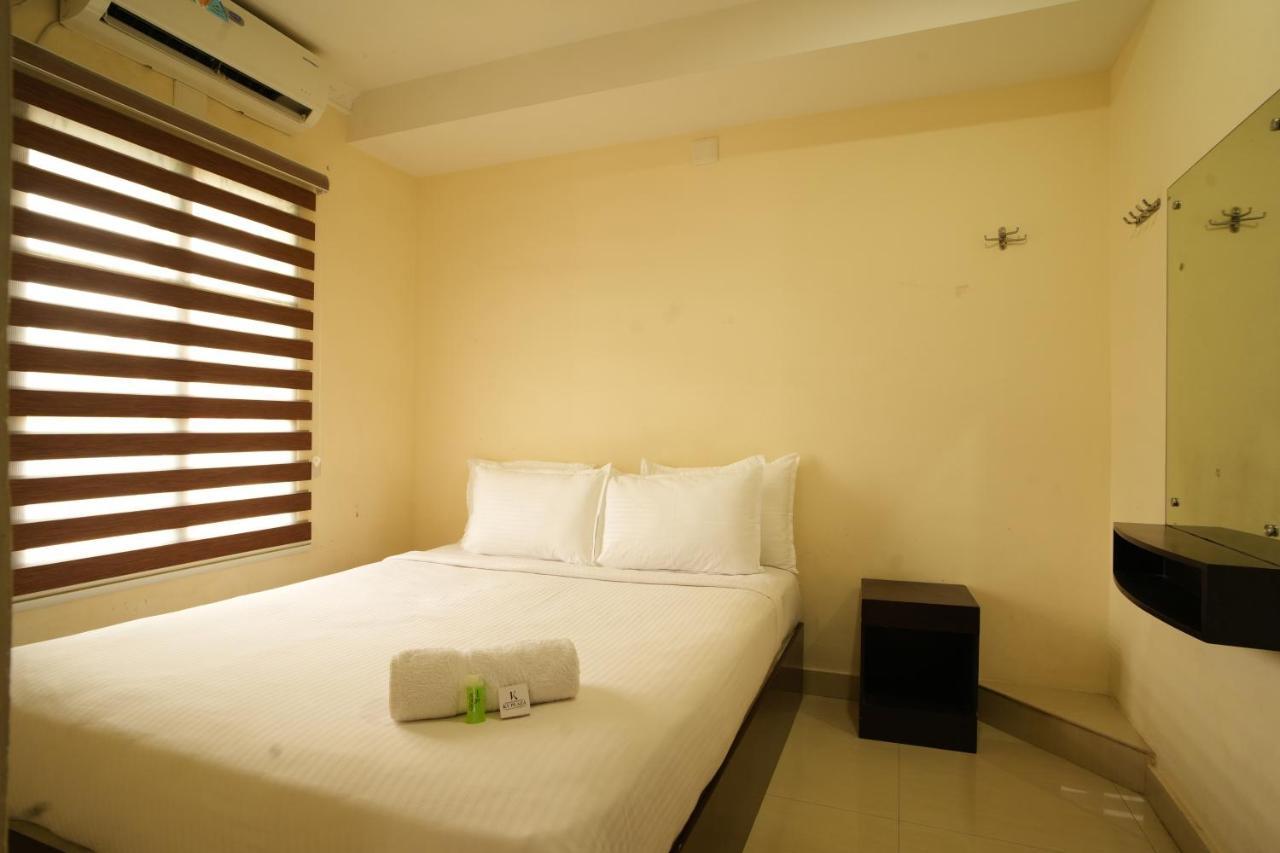 K V Suites Kochi Luaran gambar